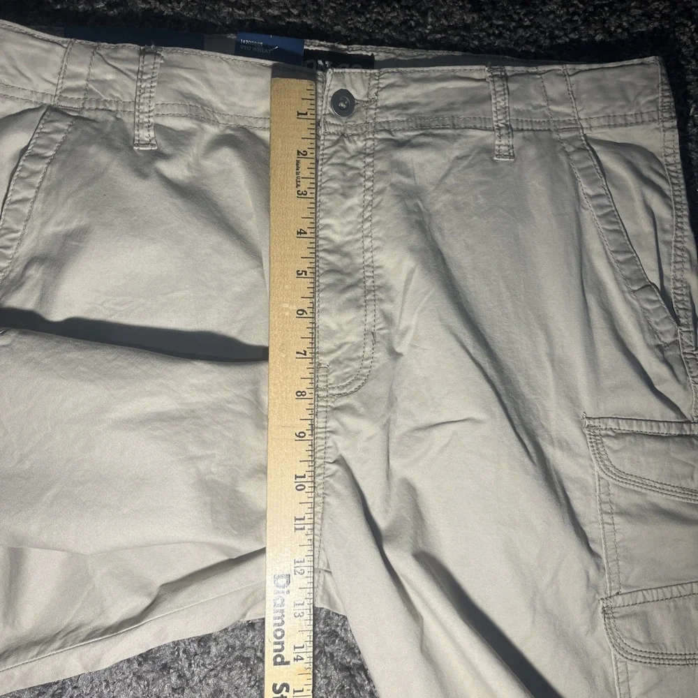 Iron Co Men's Cargo Shorts 36 Khaki wheat colored‎ stretch material - Picture 3 of 7